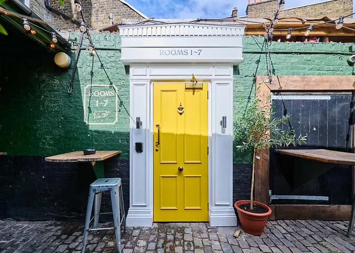 The Crown Pub & Guesthouse London